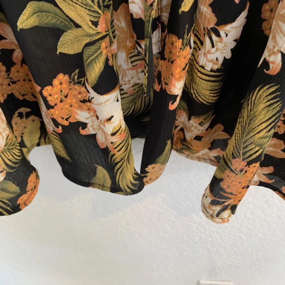 Black Floral Swimsuit Cover Up L/XL Robe Style Tie Front Georgette Tropical - Picture 9 of 11